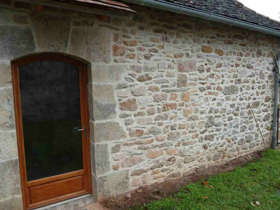 Joint à la chaux, façade en pierre dans la Corrèze