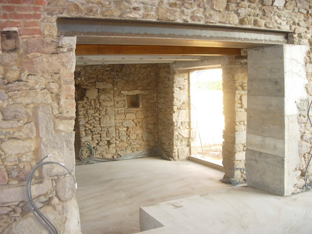 Ouverture de mur en pierre, en béton dans la Corrèze